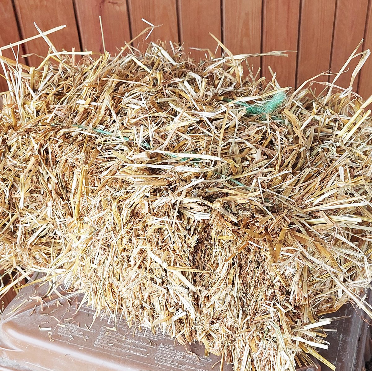 MINI STRAW BALES | Hsu Growing Supply | Compost, Mulch & Growing Supplies